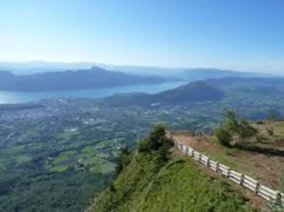 La Cabane Du Bonheur Aix-les-Bains 0*,  France